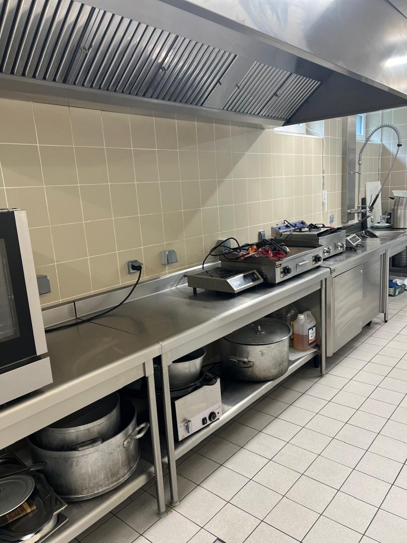 Cuisine professionnelle nettoyée par ADEVE
